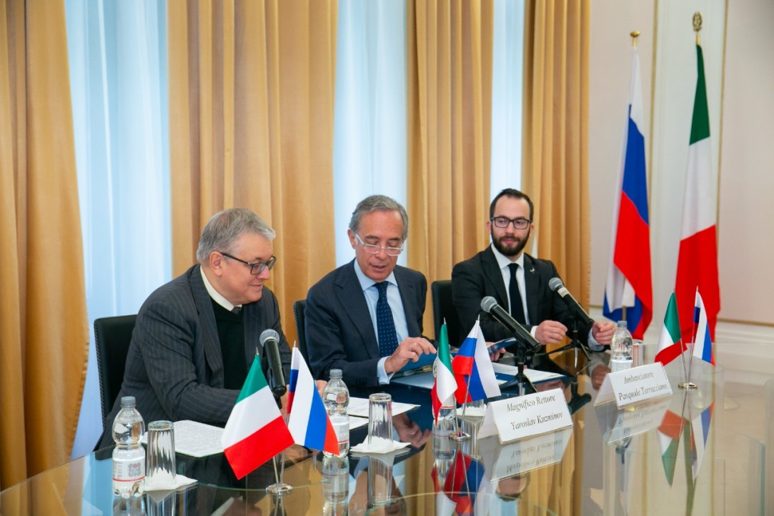 ВШЭ и посольство Италии подписали соглашение о стажировках студентов-итальянцев